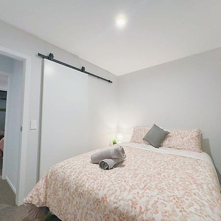 Modern & Stylish 3 Bedroom At Lowerhutt ロワー・ハット エクステリア 写真
