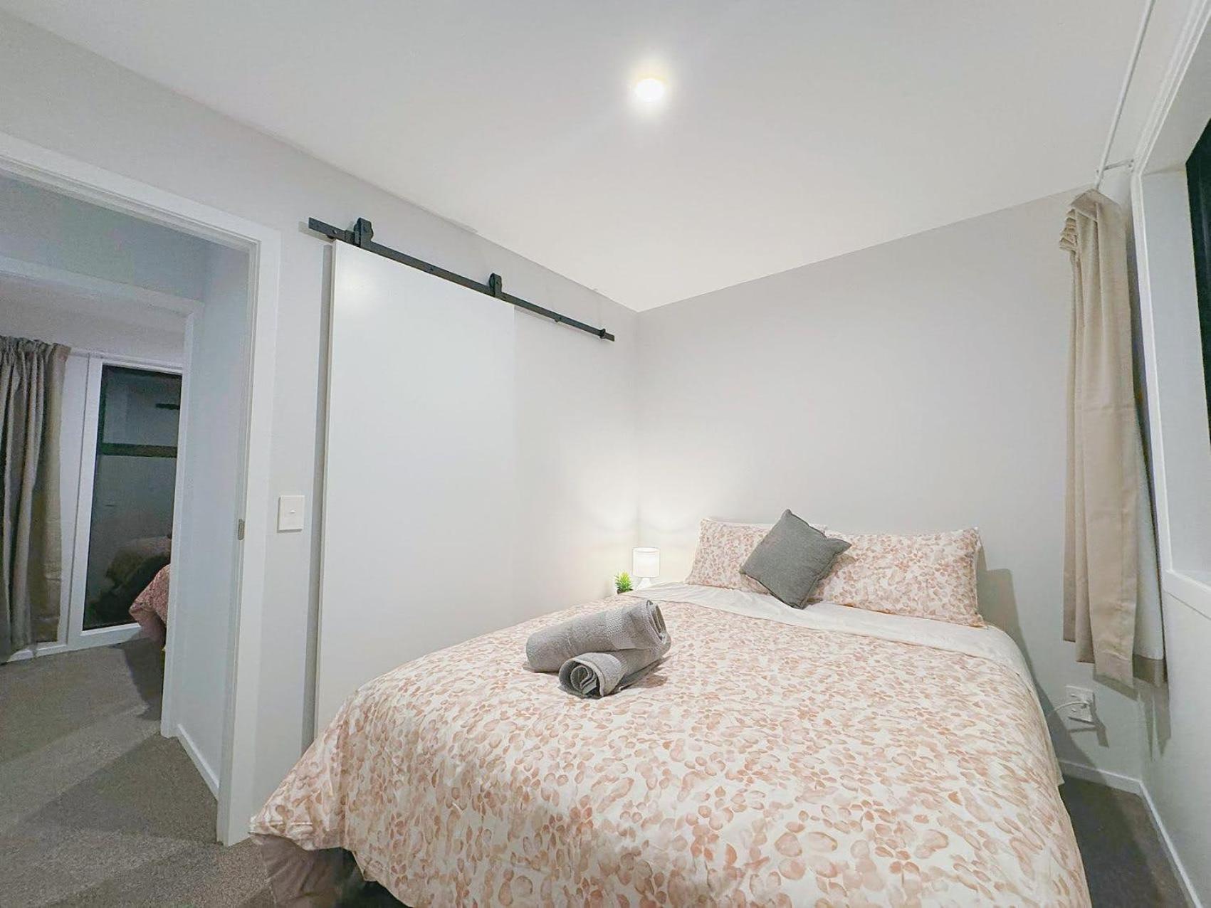 Modern & Stylish 3 Bedroom At Lowerhutt ロワー・ハット エクステリア 写真