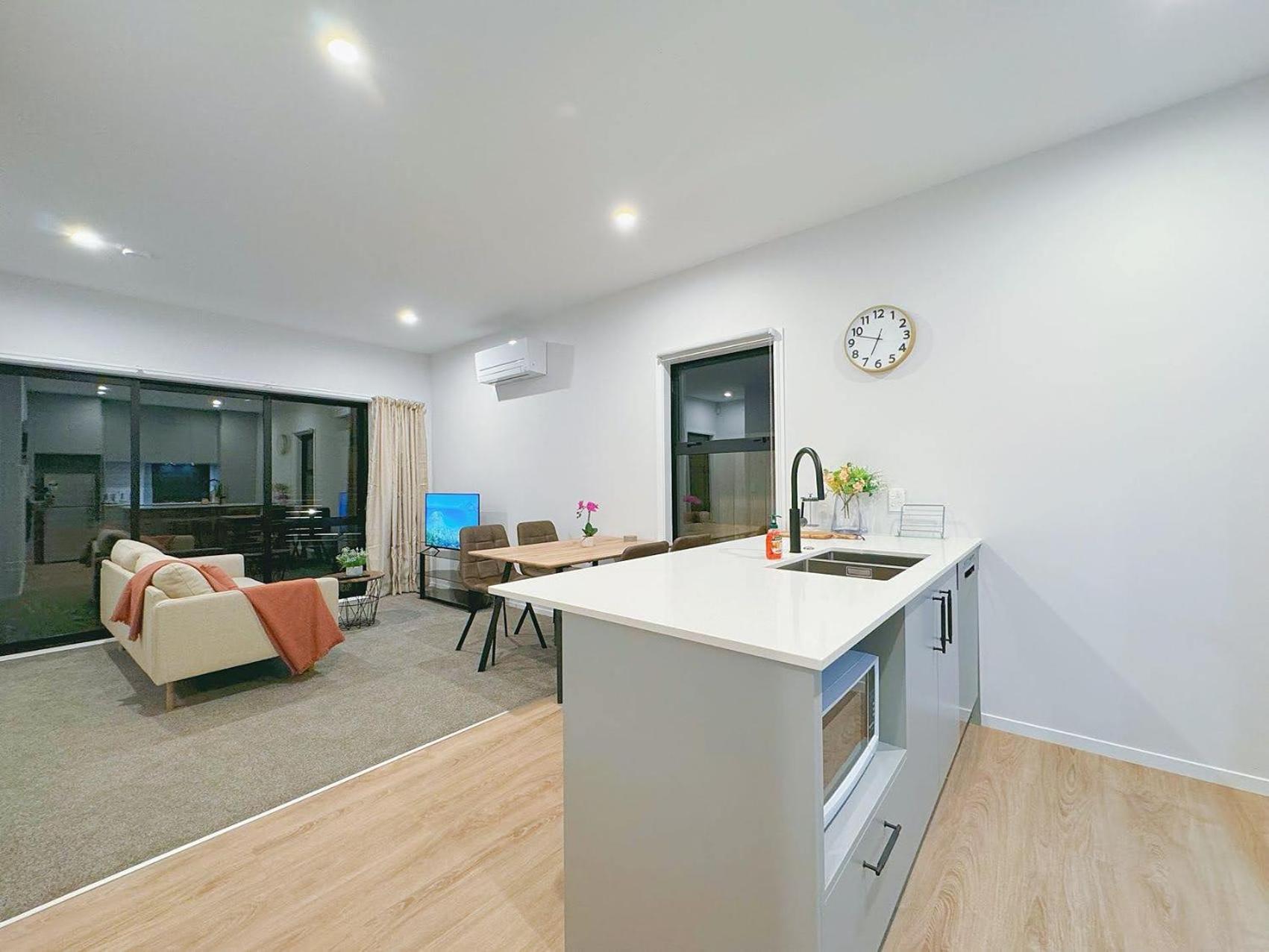 Modern & Stylish 3 Bedroom At Lowerhutt ロワー・ハット エクステリア 写真